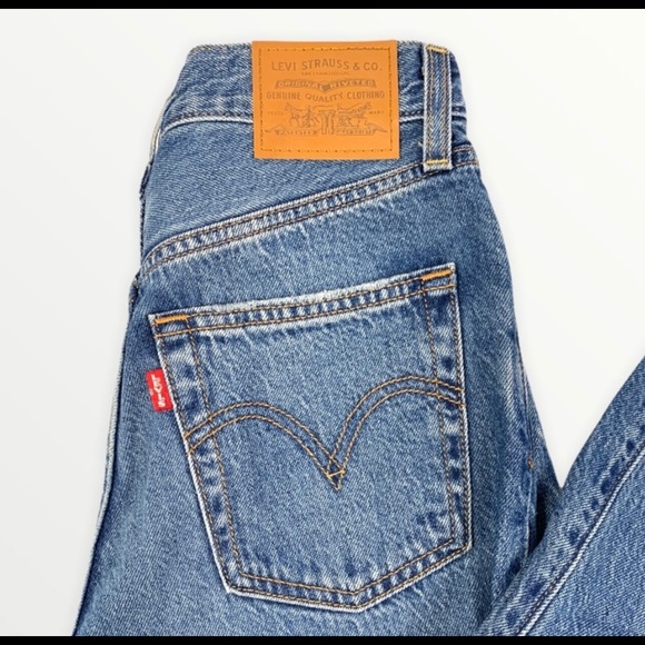 Levi's Premium Ribcage Straight Ankle Jeans - Picture 2 of 7